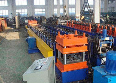China Rollo de acero galvanizado de la barandilla de la carretera que forma la máquina con la operación fácil proveedor