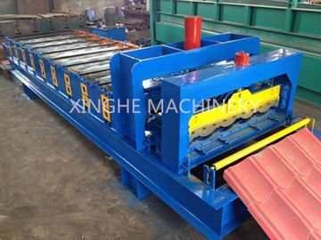 China Rollo esmaltado automático de la teja que forma la máquina con la capacidad Decoiler de 2,5 toneladas proveedor