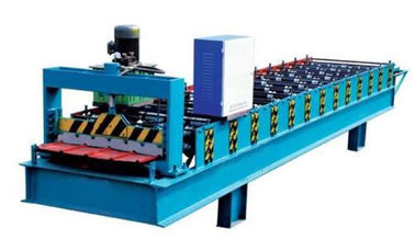 China Rollo del tejado del metal del control electrónico que forma la máquina con el cortador hidráulico del metal proveedor